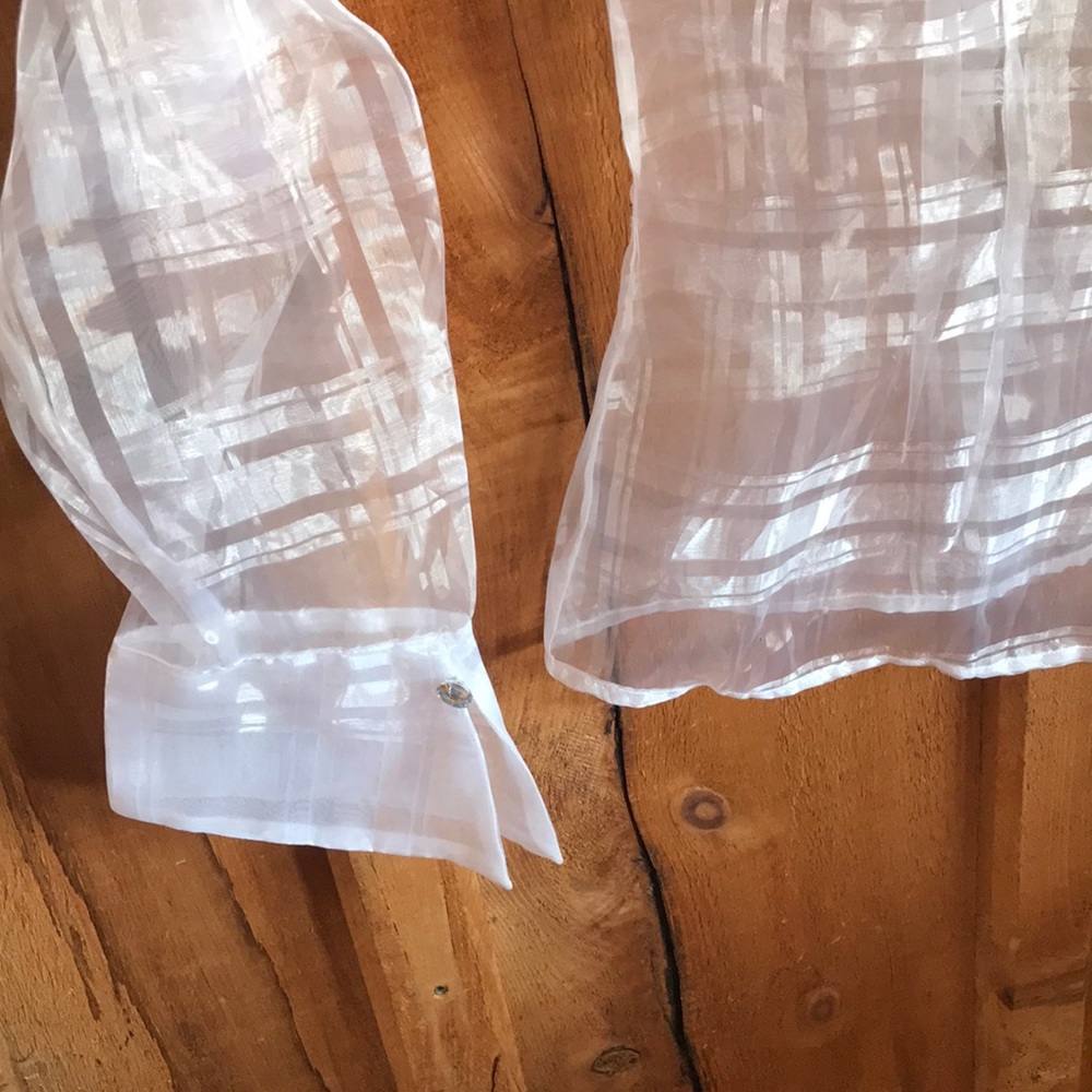 White blouse - Picture 5 of 6